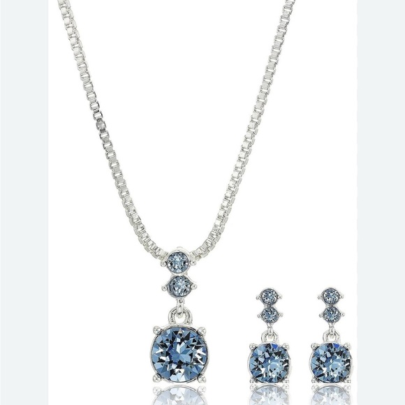 Nine West Jewelry - COPY - Nine West Silver and Blue Necklace with Elegant Design